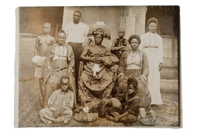 Overami, Ex-King of Benin, and His Suite, Nigeria, c.1900 by Unbekannt Unbekannt